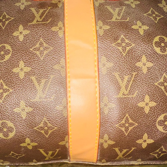 A new barely use Louis Vuitton bag - Picture 2 of 7